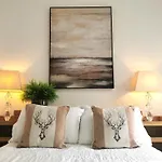 London Retreat-2 Bedroom House Parking & Garden