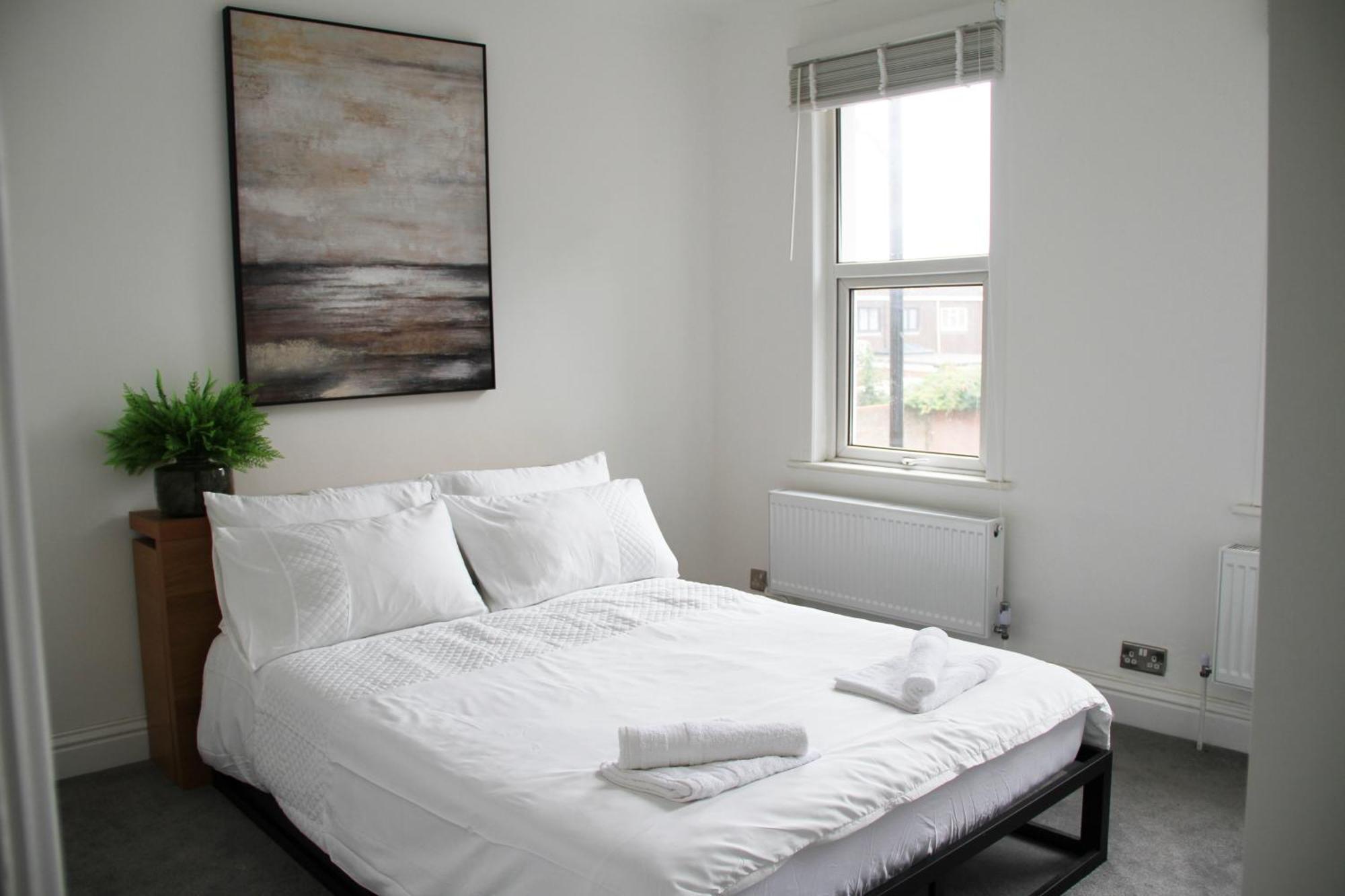 Retreat-2 Bedroom House Parking & Garden * Londra