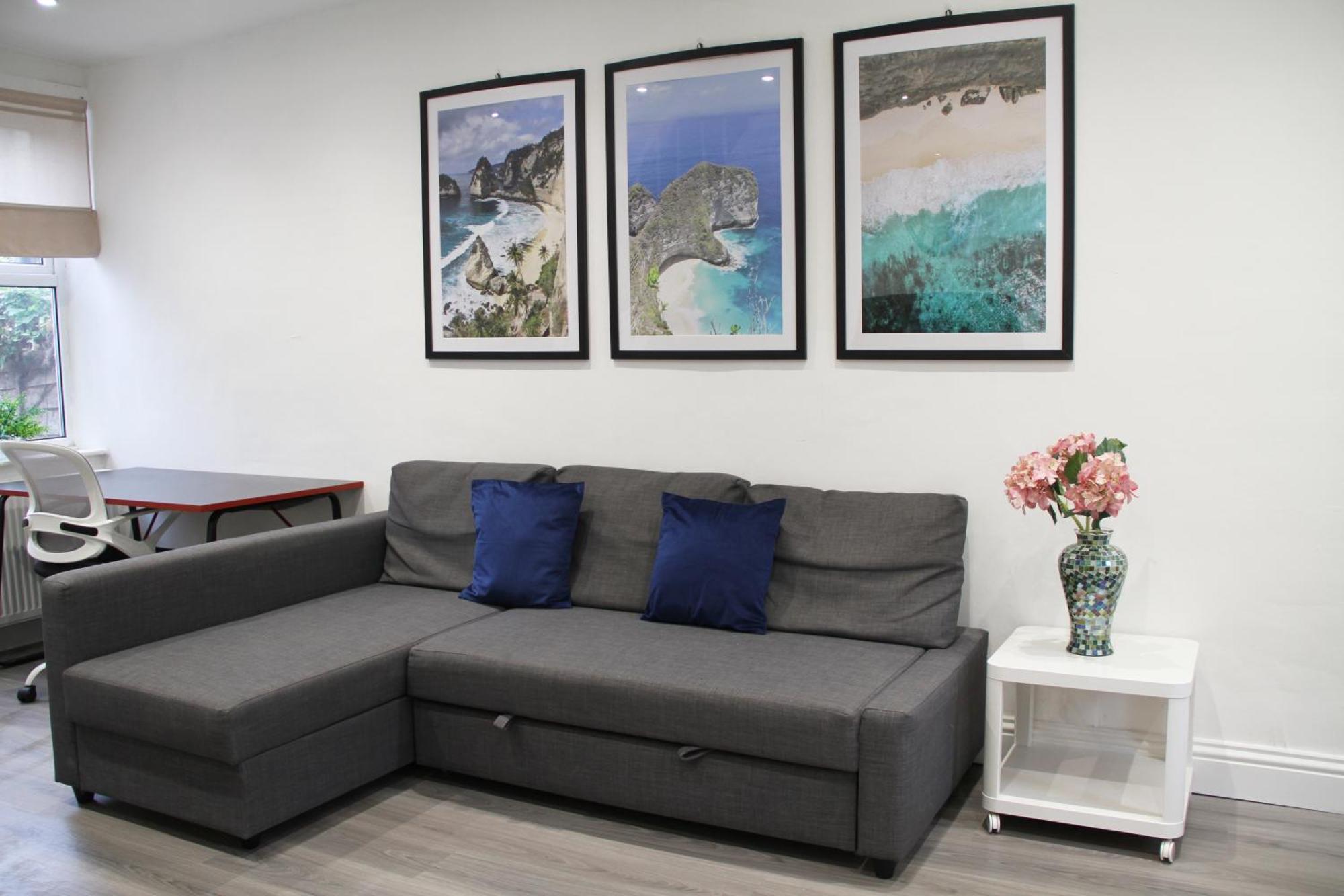 Retreat-2 Bedroom House Parking & Garden