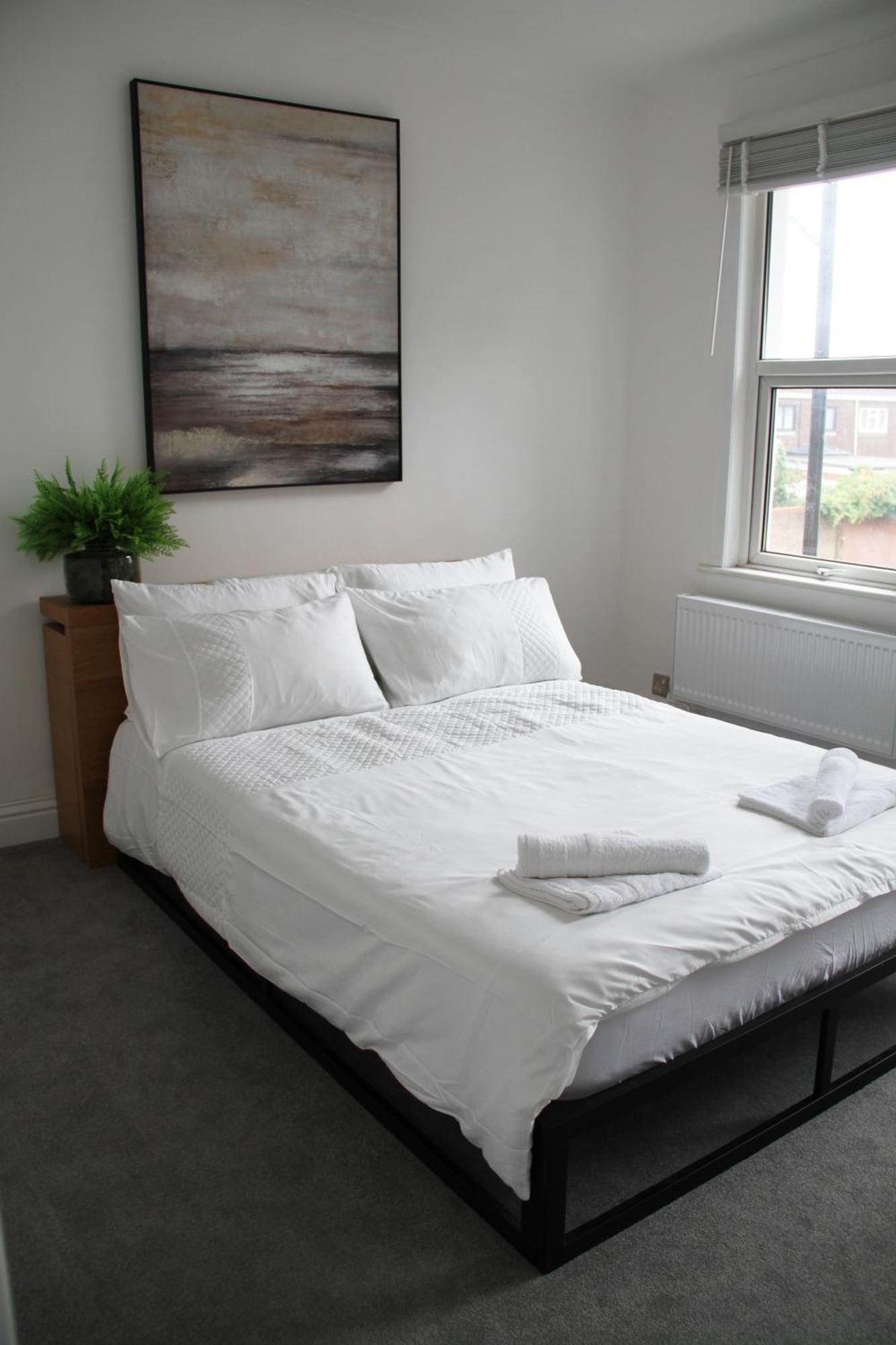 Retreat-2 Bedroom House Parking & Garden *